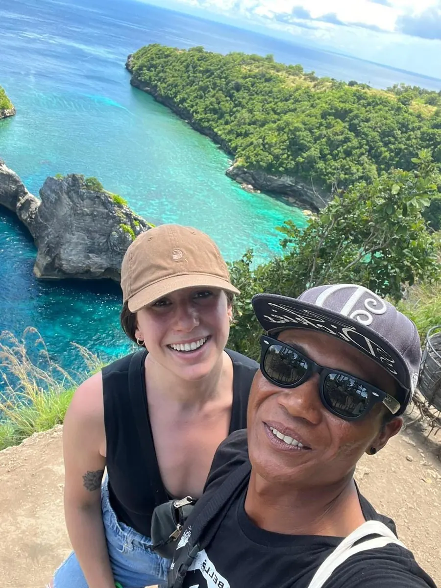 Gede with a guest above the coves of Nusa Penida